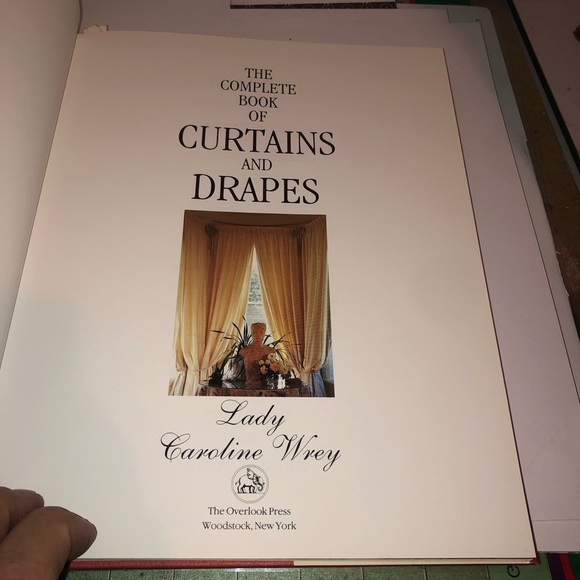 The Complete Book of Curtains and Drapes - Picture 4 of 11